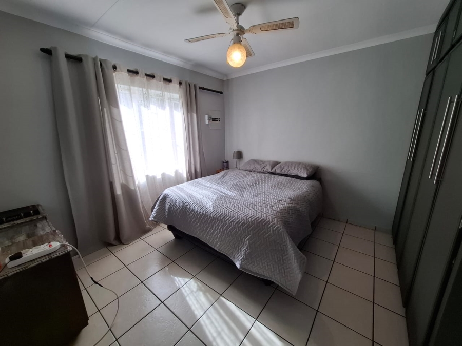 2 Bedroom Property for Sale in Langenhovenpark Free State